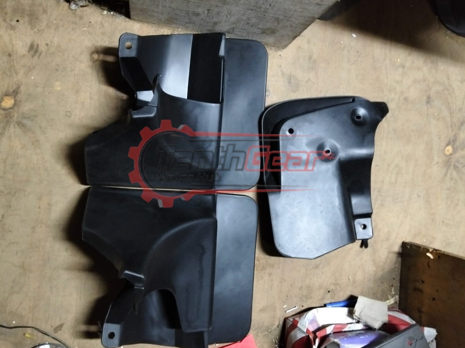 Mud flap land cruiser FJ 120.